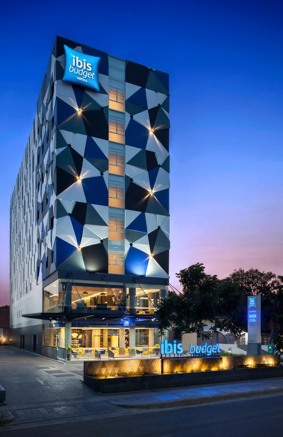 Ibis Budget チルボン エクステリア 写真